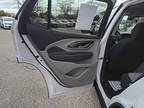 Used 2023 GMC Terrain SLE w/ Driver Convenience Package image 12