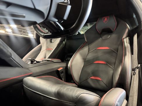 Used 2020 Lamborghini Huracan EVO image 12