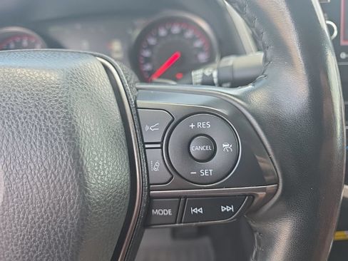 Used 2022 Toyota Camry XSE FWD image 19