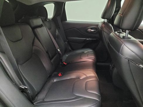 Used 2020 Jeep Cherokee Latitude Plus FWD image 19