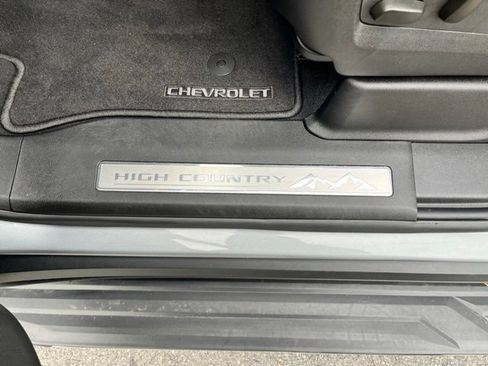 Used 2025 Chevrolet Tahoe High Country AWD/4WD image 21