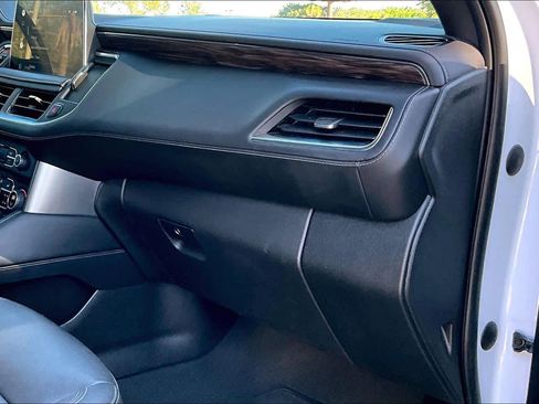 Used 2022 Chevrolet Tahoe LT w/ Luxury Package image 17