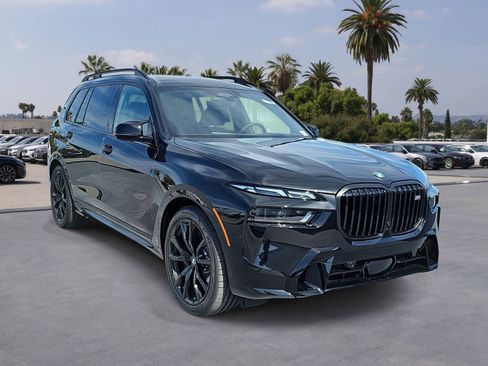 New 2026 BMW X7 M60i image 3