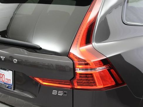 Used 2023 Volvo XC60 B5 Plus w/ Protection Package Premier AWD/4WD image 9