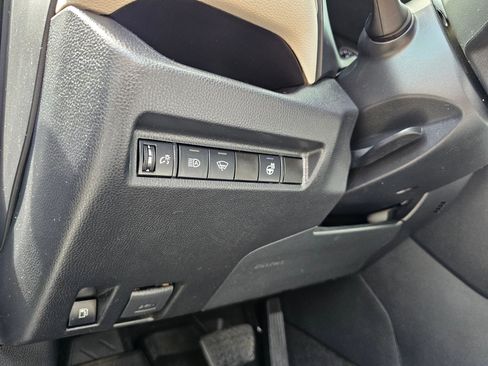 Used 2021 Toyota RAV4 XLE w/ XLE Grade Weather Package AWD/4WD image 21