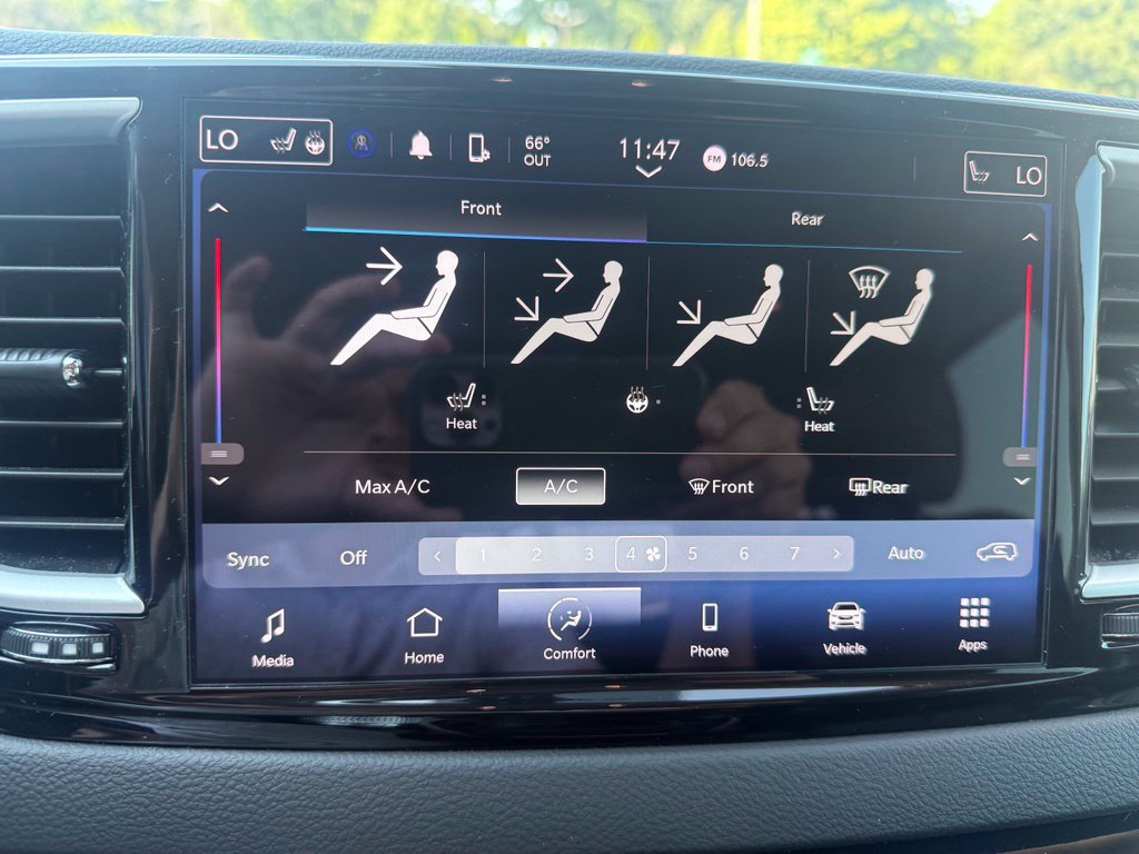 Used 2023 Chrysler Pacifica Touring-L FWD image 27