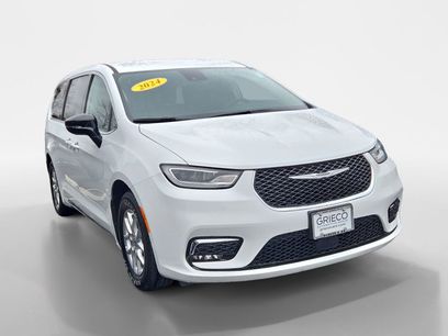 Used 2024 Chrysler Pacifica Touring-L
