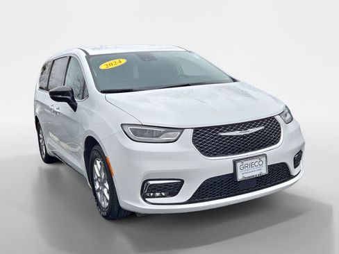 Used 2024 Chrysler Pacifica Touring-L FWD image 1
