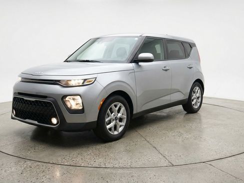 Used 2025 Kia Soul LX w/ LX Technology Package FWD image 3