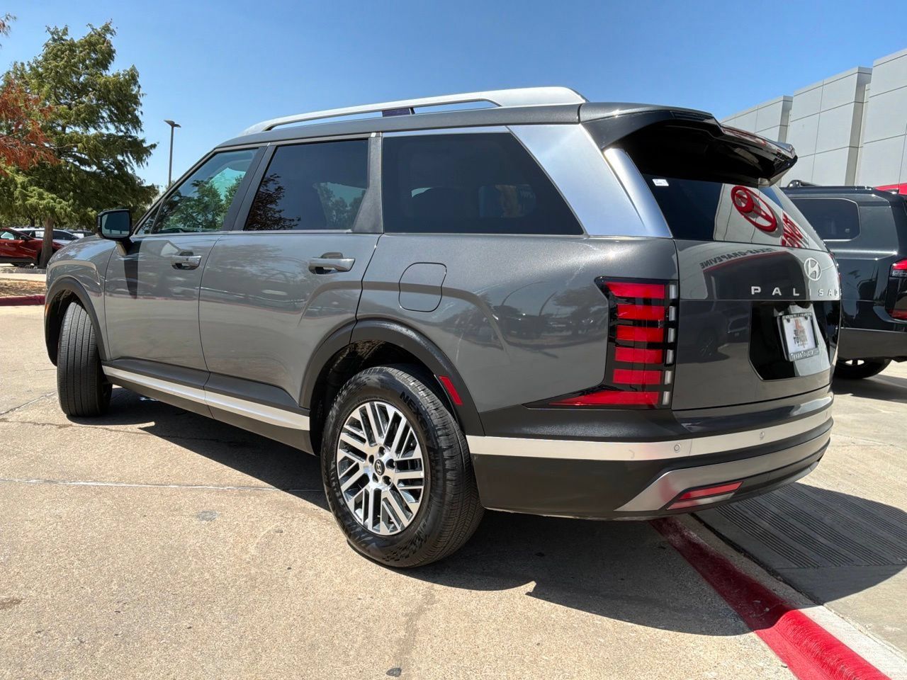 Used 2026 Hyundai Palisade SEL FWD image 8