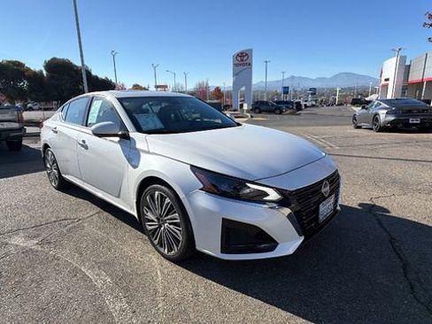 Used 2025 Nissan Altima 2.5 SL image 2