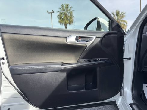 Used 2013 Lexus CT 200h w/ Premium Pkg w/Navigation image 9