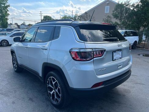 Used 2025 Jeep Compass Limited AWD/4WD image 4