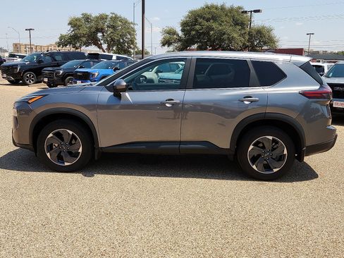 Used 2026 Nissan Rogue SV FWD image 2