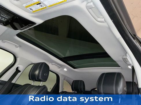 Used 2020 Land Rover Range Rover Velar S image 4