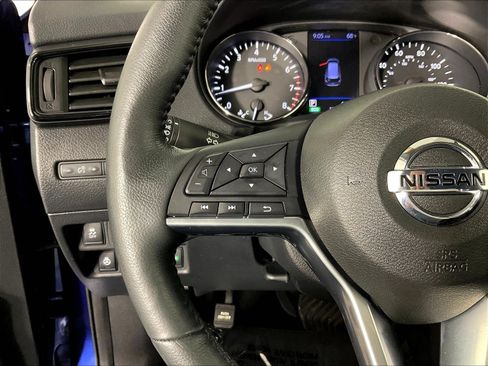 Used 2018 Nissan Rogue SV w/ Premium Package AWD/4WD image 11