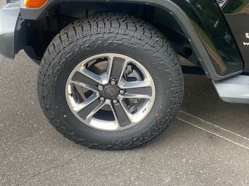 Used 2018 Jeep Wrangler Unlimited Sahara AWD/4WD image 6