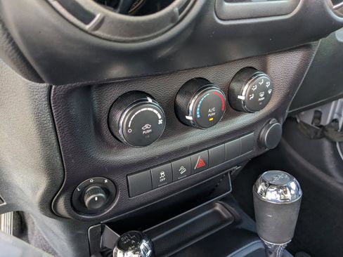 Used 2016 Jeep Wrangler Unlimited Sport image 30