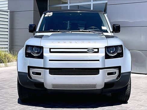Used 2023 Land Rover Defender 130 SE image 2