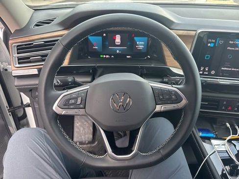 Used 2024 Volkswagen Atlas SE image 6