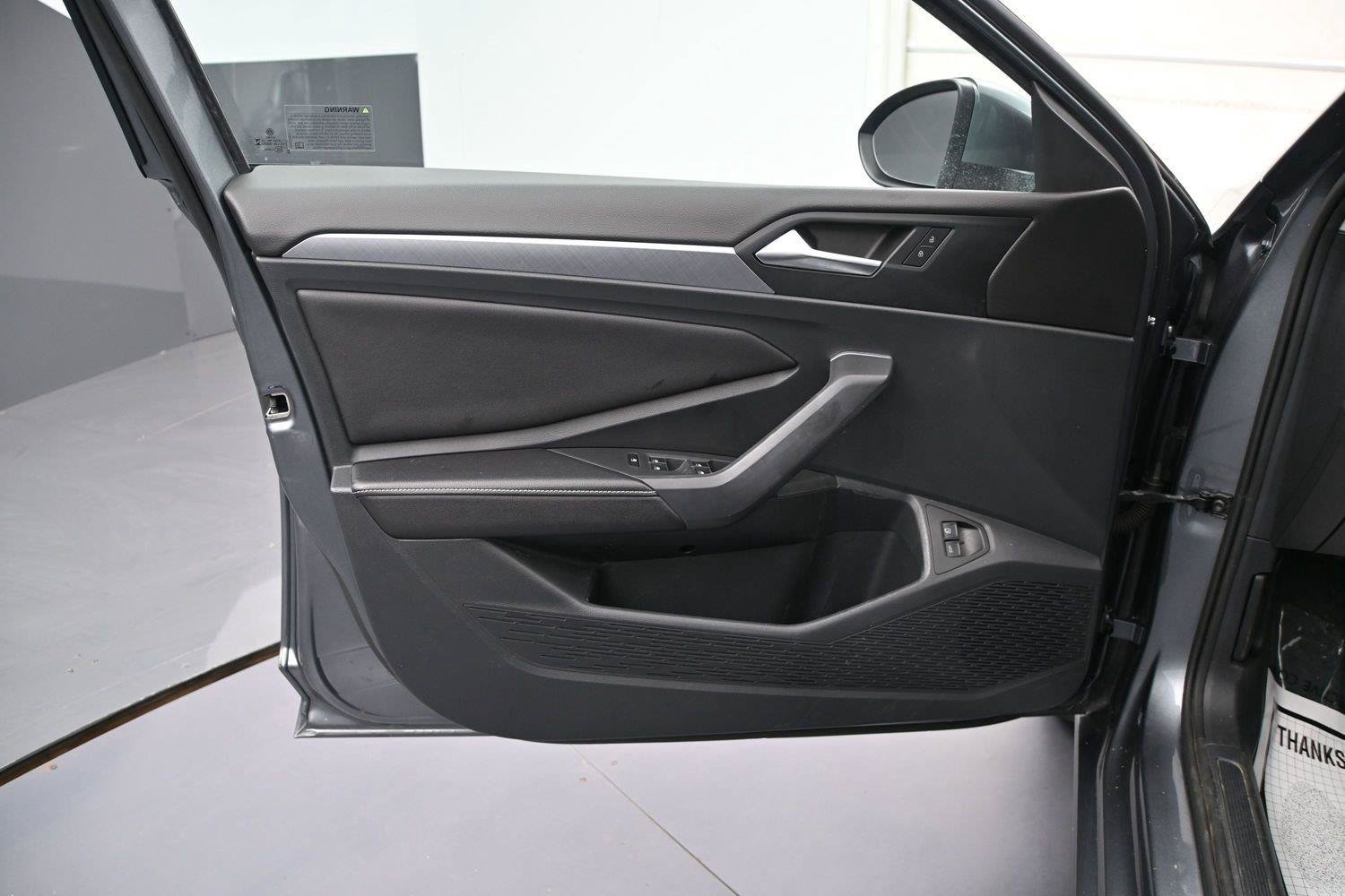 Certified 2023 Volkswagen Jetta SE FWD image 8