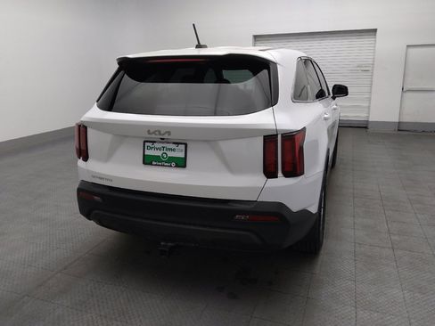 Used 2023 Kia Sorento LX image 7