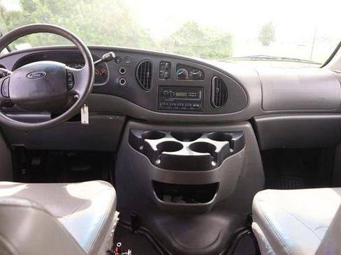 Used 2008 Ford E-350 and Econoline 350 XLT RWD image 19