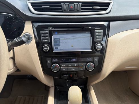 Used 2014 Nissan Rogue SV w/ SV Premium Package AWD/4WD image 18
