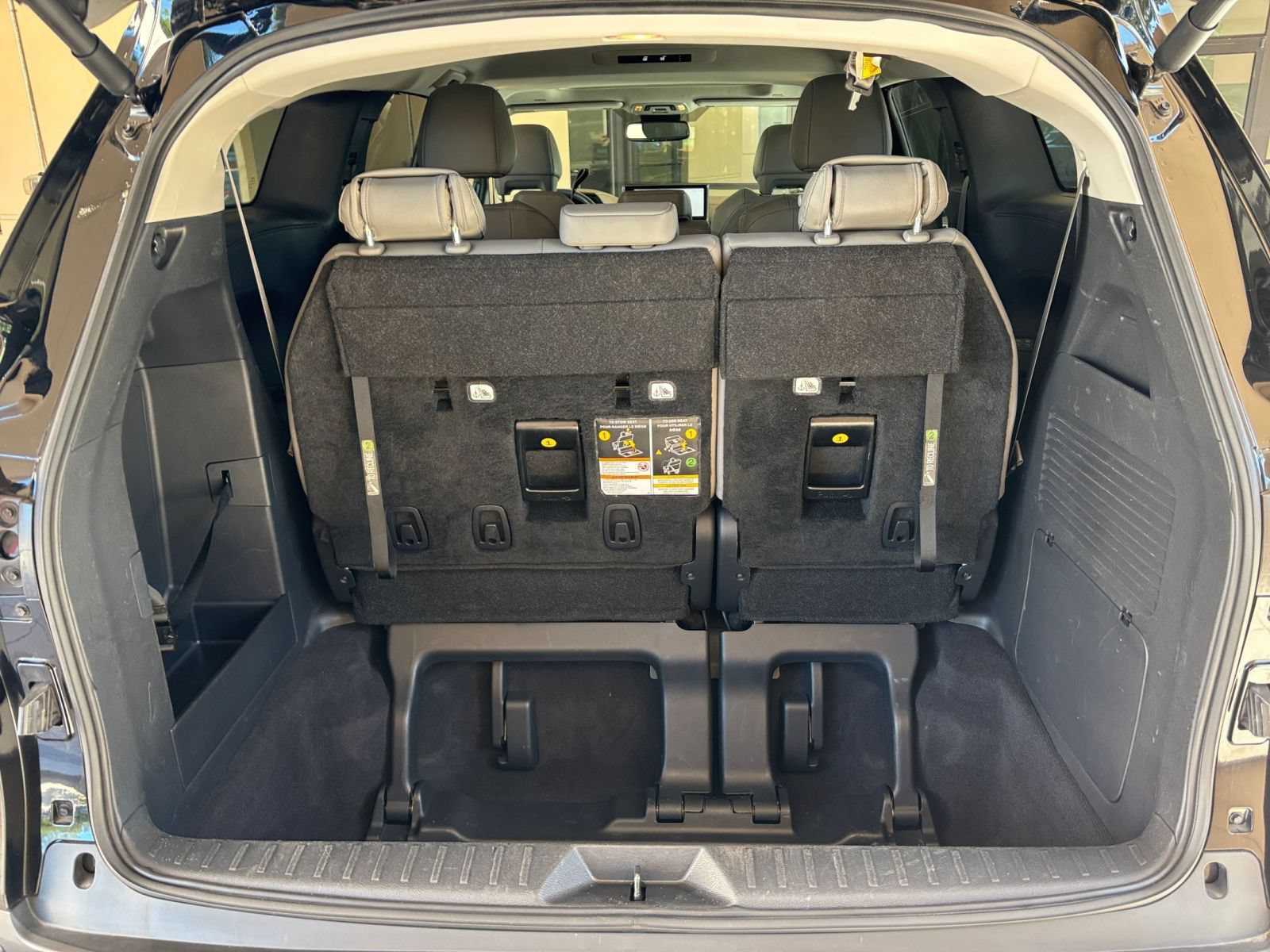 Used 2025 Toyota Sienna XLE FWD image 33