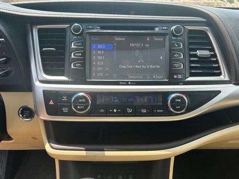 Used 2015 Toyota Highlander XLE AWD/4WD image 19