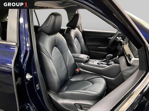 Certified 2025 Toyota Highlander XLE AWD/4WD image 9