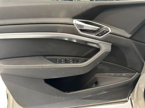 Used 2021 Audi e-tron Premium w/ Convenience Plus Package image 12