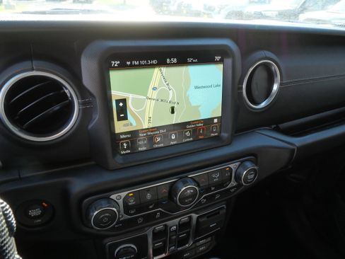 Used 2019 Jeep Wrangler Unlimited Sahara w/ Quick Order Package 24M Moab AWD/4WD image 22