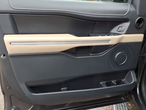 Used 2023 Ford Expedition Max Limited image 15