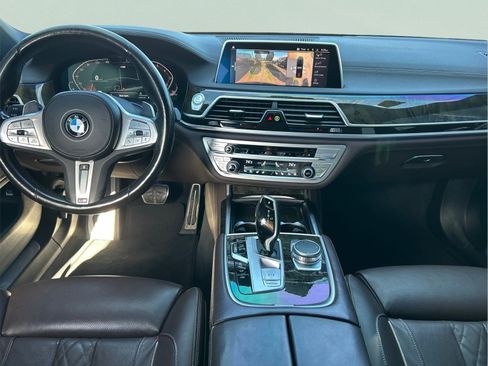 Used 2022 BMW 750i xDrive w/ Autobahn Package AWD/4WD image 13