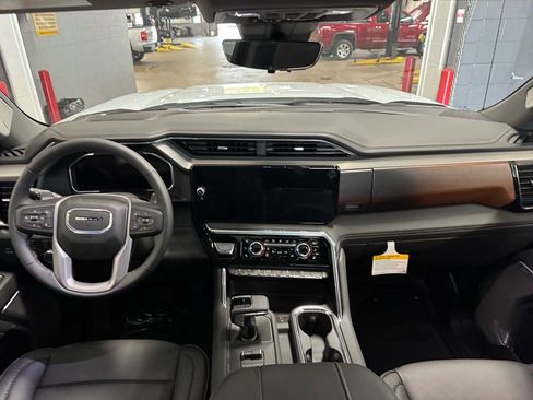 New 2026 GMC Sierra 1500 Denali w/ Denali Reserve Package image 14