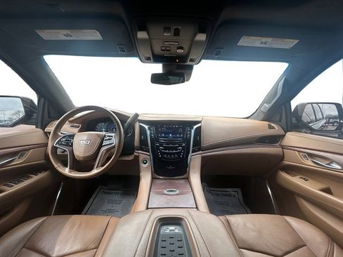 Used 2017 Cadillac Escalade ESV Platinum AWD/4WD image 20