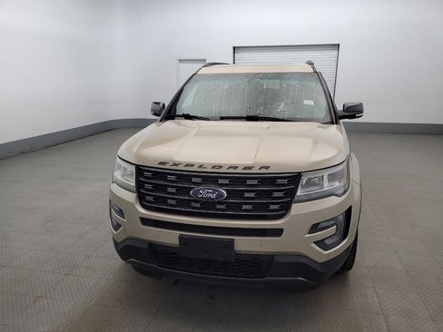 Used 2017 Ford Explorer XLT w/ Equipment Group 202A AWD/4WD image 15