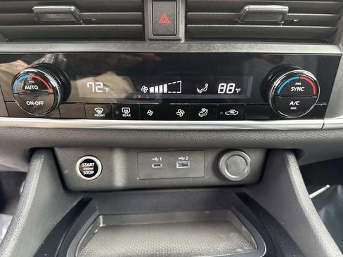 Used 2023 Nissan Rogue SV image 31