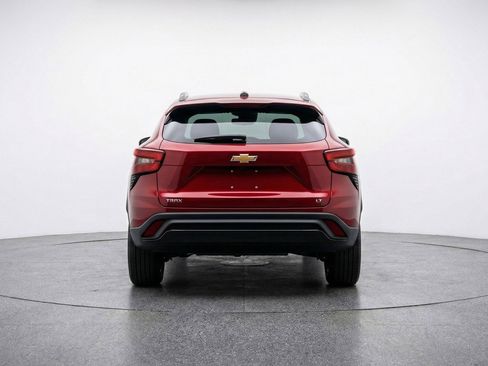 Used 2025 Chevrolet Trax LT w/ LT Convenience Package image 7