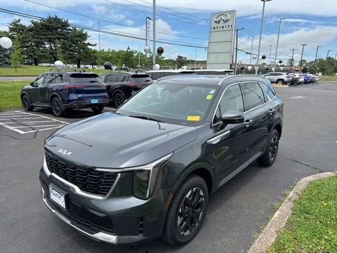 Used 2024 Kia Sorento S AWD/4WD image 3