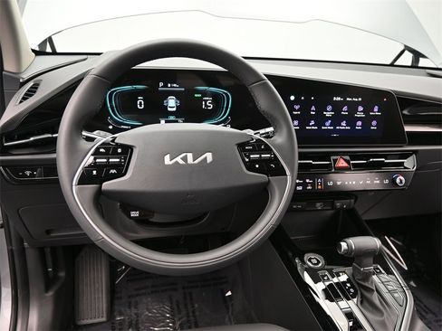 New 2025 Kia Niro EX image 31
