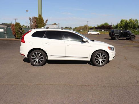 Used 2016 Volvo XC60 T5 Platinum w/ Climate Package AWD/4WD image 4