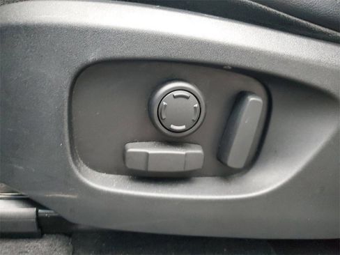 Used 2017 Land Rover Discovery Sport HSE image 16