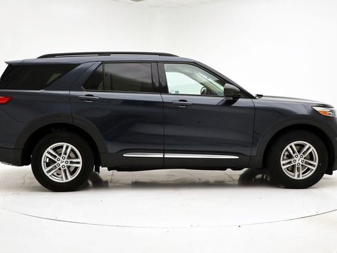 Used 2022 Ford Explorer XLT w/ Equipment Group 202A image 2