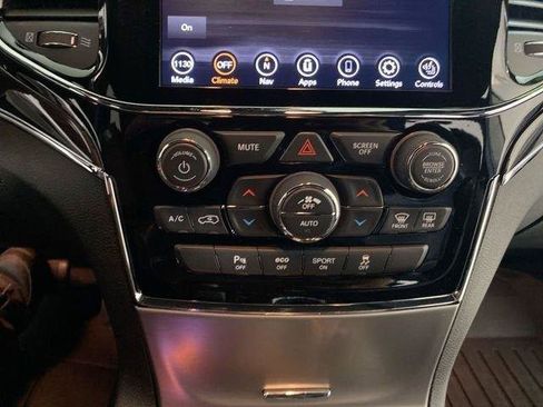 Used 2020 Jeep Grand Cherokee Overland AWD/4WD image 46