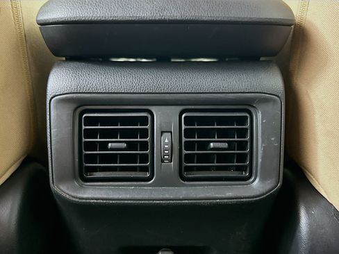 Used 2019 Toyota RAV4 LE AWD/4WD image 26