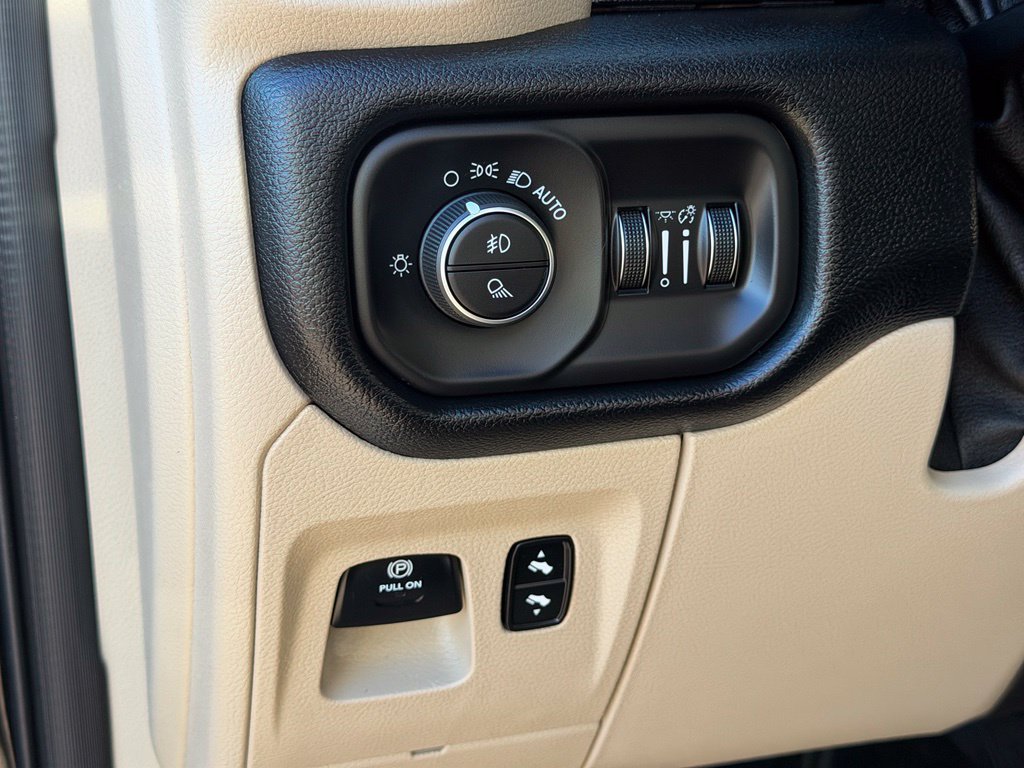 Used 2019 RAM 1500 Big Horn AWD/4WD image 24