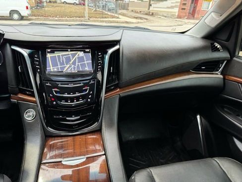 Used 2016 Cadillac Escalade Luxury image 25
