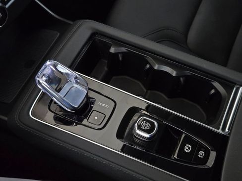 Used 2025 Volvo XC90 B6 Plus AWD/4WD image 19